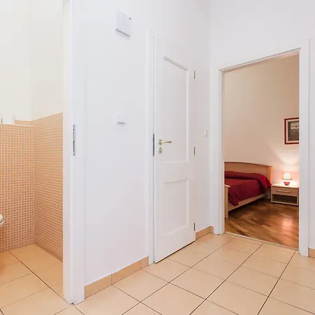 Apartment V Lesicku 8 Prague