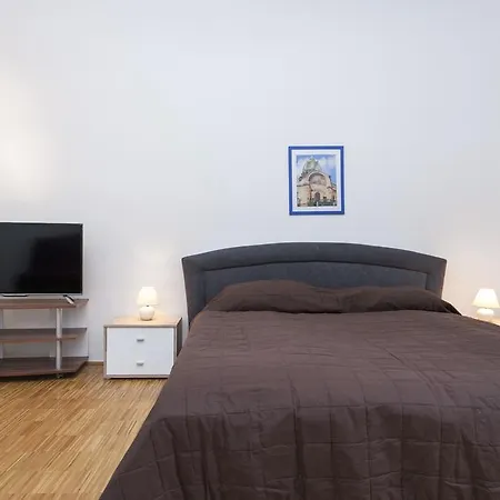 V Lesicku 8 Apartment Prague
